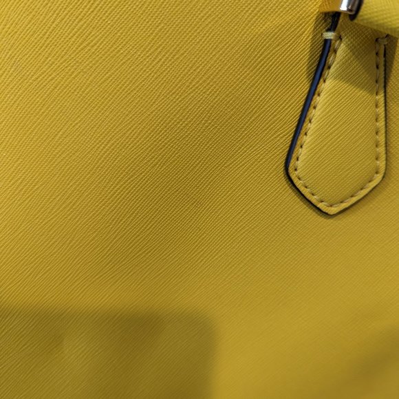 TORY BURCH Robinson Textured Lemon Drop Leather Small Tote Bag - Picture 6 of 6